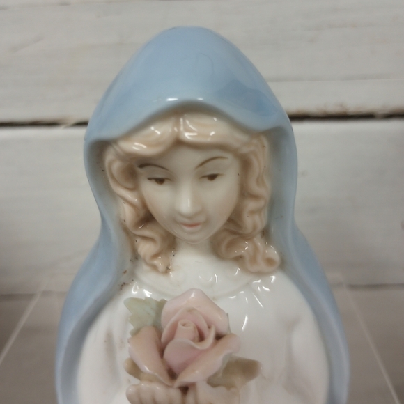 Vintage Porcelain Virgin Mary Ceramic Figurine With Flower Embellishment - Picture 2 of 9